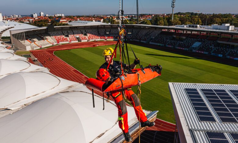 Rettung aus großer Höhe im Steigerwaldstadion