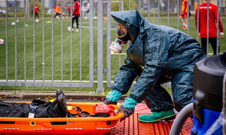 Ammoniak-Alarm: Feuerwehrübung im Eissportzentrum Erfurt