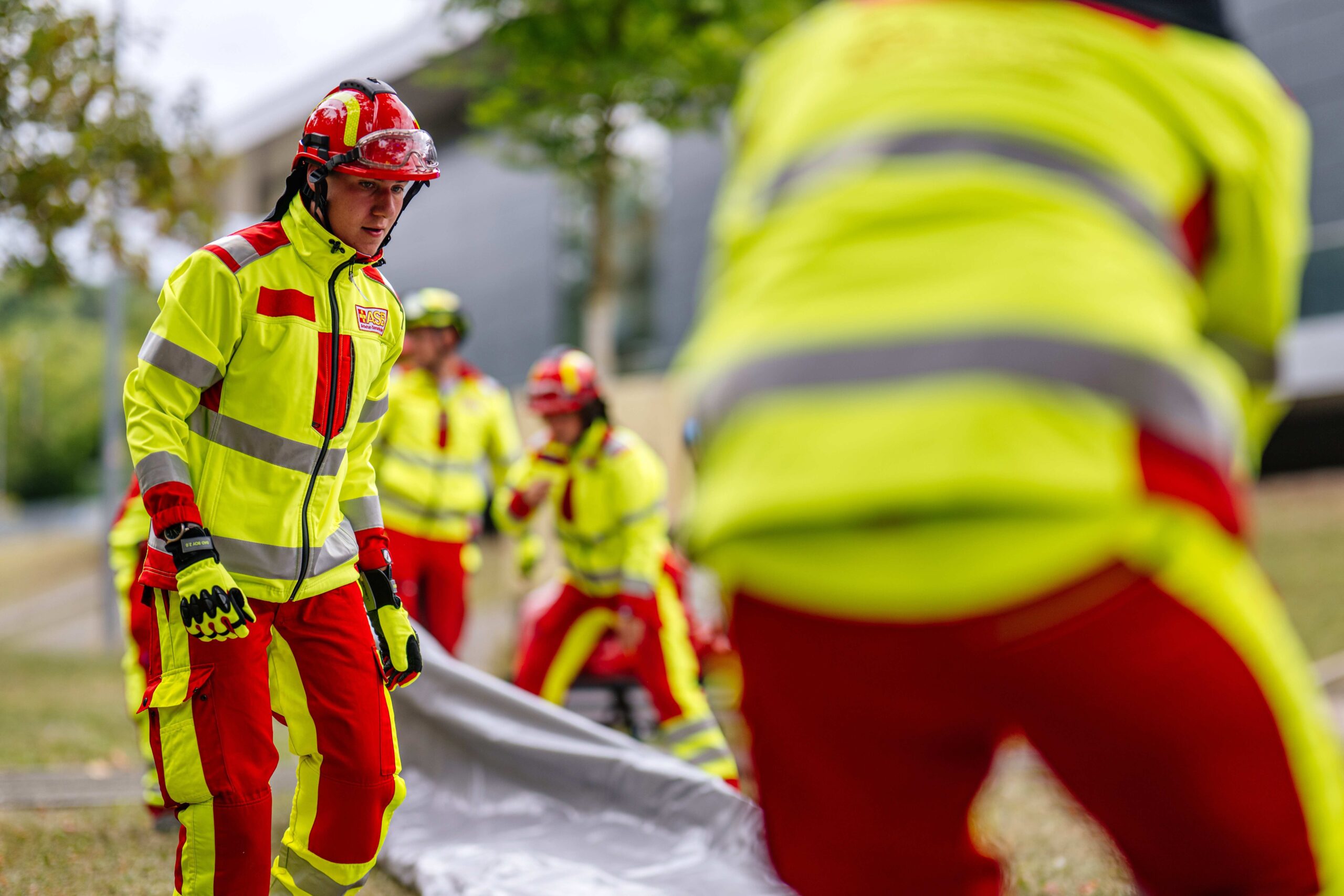Deutschland, Thüringen, Thueringen, Erfurt, SWE, Stadtwerke, Stadt, Feuerwehr, Übung, Stadion, Großlage
Erfurt , 220825 , Arena Erfurt , Zahlreiche Verletzte nach Unfall: Einsatzübung der Feuerwehr in der Multifunktionsarena..Im Bild: Am Freitag, dem 22. August 2025, übt die Feuerwehr Erfurt in der Multifunktionsarena das Vorgehen nach einem Unglück. Von ca. 17:00 bis 20:00 Uhr ist eine Einsatzübung unter dem Stichwort „Massenanfall von Verletzten“ angesetzt. Möglichst realitätsnah wird dabei der Ablauf nach einem Unfall bei einer Großveranstaltung geprobt, um im Ernstfall vorbereitet zu sein...Foto: Steve Bauerschmidt
Einsatzübung der Feuerwehr in der Multifunktionsarena, sogenannter MANV, also ein Massenanfall von Verletzten, am 23. August2025
Einsatzübung der Feuerwehr in der Multifunktionsarena, sogenannter MANV, also ein Massenanfall von Verletzten, am 23. August2025