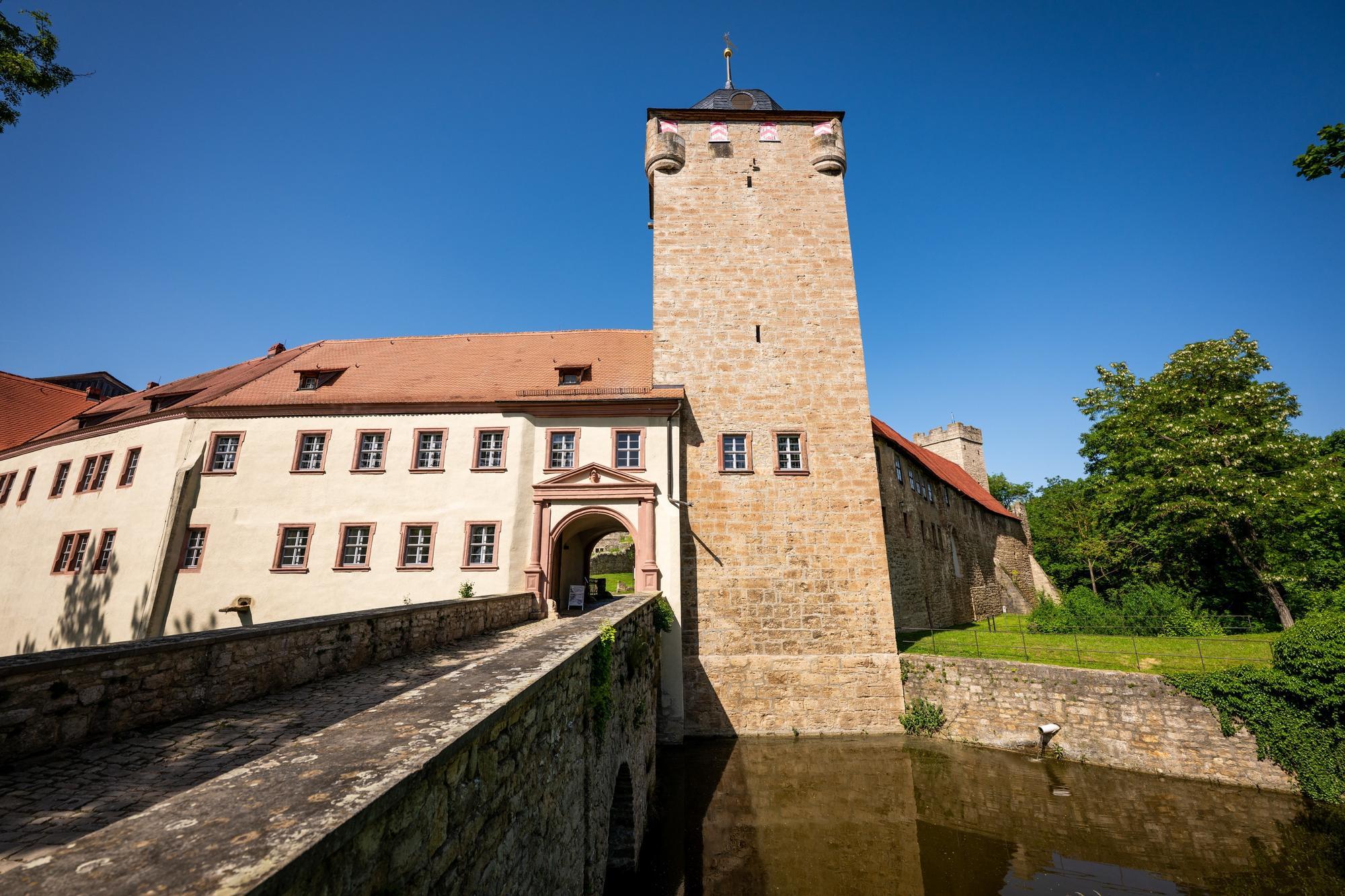 27/05/2026 - Kapellendorf: Außenansicht der Wasserburg Kapellendorf am 27. Mai 2026. /._________________.Foto: Jacob Schröter (017623787412)
Thüringen, Deutschland, 2026, Schloss, Burg
Thüringer Burgen und Schlösser, Tourismusland Thüringen
Thüringer Burgen und Schlösser, Tourismusland Thüringen